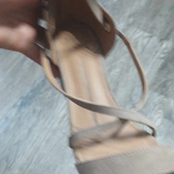 Tan Block Heels By New Directions, Sz 10 , New Without Tags Or Box. - Picture 6 of 6